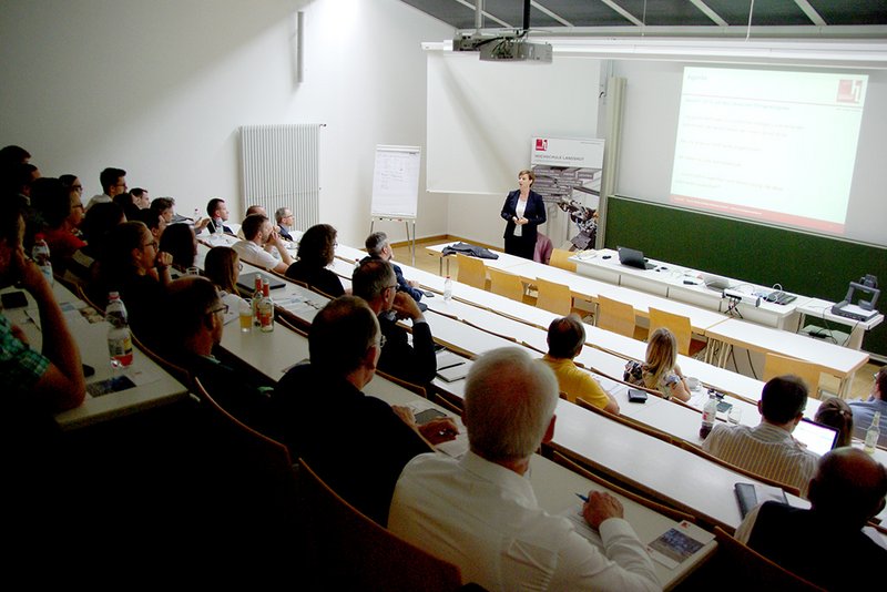 Über mehr als 60 Teilnehmer/innen konnten sich Prof. Dr. Stefanie Remmele und die Veranstalter freuen. 