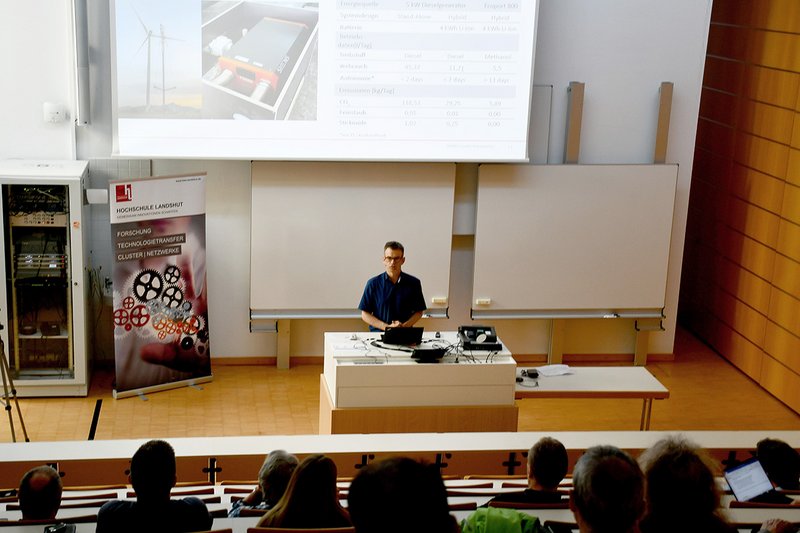Volker Harbusch (Siqens GmbH) bei seinem Vortrag.