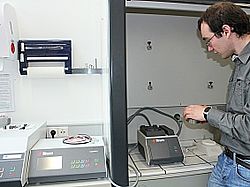 [Translate to Englisch:] Elektrolytisches Polier- und Ätzgerät Struers LectroPol-5
