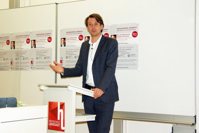 Prof. Dr. Nicolai Hannig bei seinem Vortrag.
