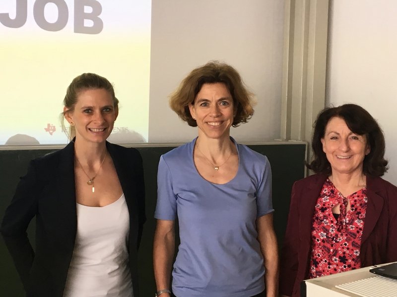 v.l.n.r.: Sabrina Retzer (Texas Instruments), Prof. Dr. Petra Denk (Fakultät Elektrotechnik und Wirtschaftsingenieurwesen), Prof. Dr. Barbara Höling (Fakultät Maschinenbau)