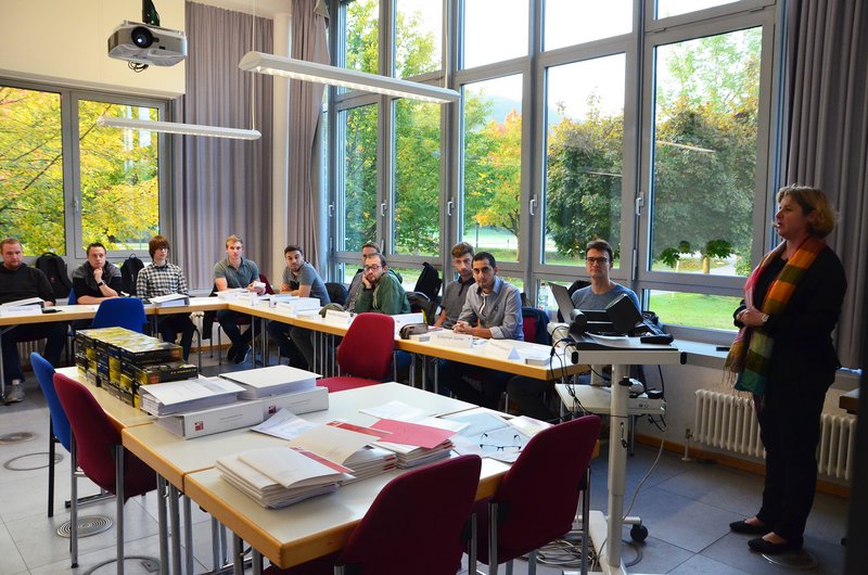 38 Menschen haben am Montag ihr berufsbegleitendes Studium an der Hochschule Landshut begonnen.