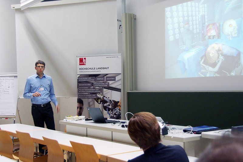 Intelligente Lösungen für die Medizintechnik stellte Jens Schmaler (Brainlab AG, München) vor.