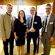 Bei der 3. Bayerisch-Tschechischen Unternehmensbörse: Bezirkstagspräsident Dr. Olaf Heinrich, Jaroslava Pongratz (Netzwerkmanagerin der Europaregion Donau-Moldau EDM), Marc Bicker (ITZ Hochschule Landshut) Bertram Vogel (Geschäftsführer des Niederbayern-Forums).