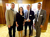 Bei der 3. Bayerisch-Tschechischen Unternehmensbörse: Bezirkstagspräsident Dr. Olaf Heinrich, Jaroslava Pongratz (Netzwerkmanagerin der Europaregion Donau-Moldau EDM), Marc Bicker (ITZ Hochschule Landshut) Bertram Vogel (Geschäftsführer des Niederbayern-Forums).