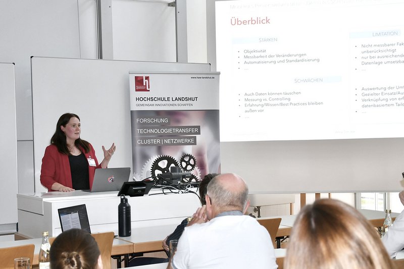 Anna Schidek betonte in ihrem Vortrag die Bedeutung von Daten für ein erfolgreiches Tailoring des Projektmanagements.