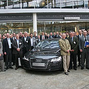 Teilnehmer beim 5. Landshut-Ingolstädter Leichtbausymposium bei der Audi AG.