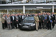 Teilnehmer beim 5. Landshut-Ingolstädter Leichtbausymposium bei der Audi AG.