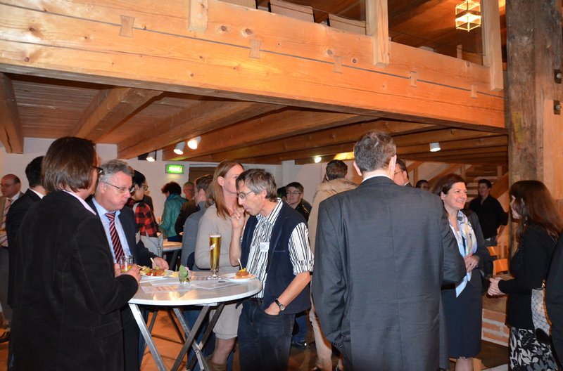 Im Anschluss an die Vorträge trafen sich die Beteiligten zu Gesprächen und zum Networking