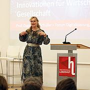 Das Potenzial der KI positiv nutzen, dafür plädierte Prof. Dagmar Schuller in ihrem Vortrag. 