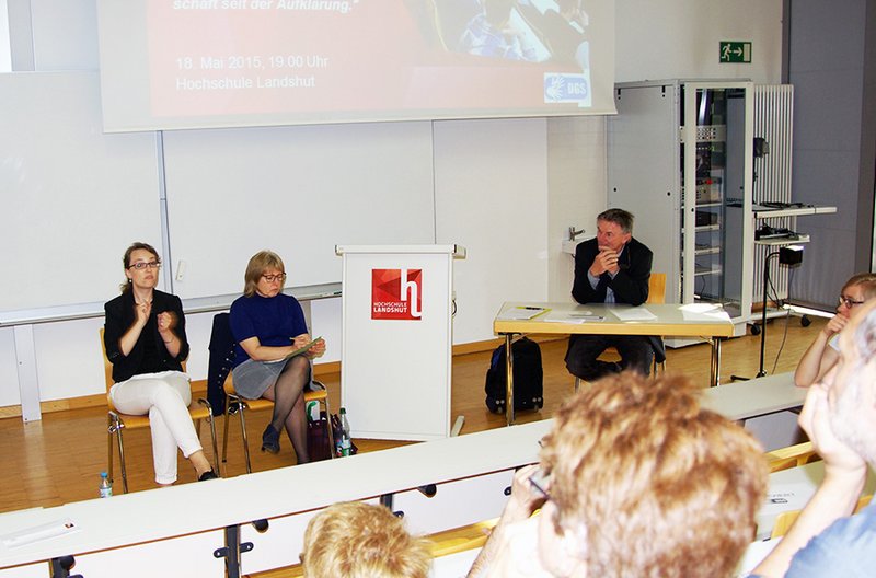 Erstmals wurde die Veranstaltung per Dolmetscherinnen in Gebärdensprache übersetzt.