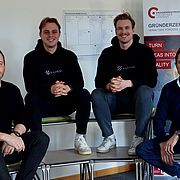 Foto des Startups SAMTIDA mit Michael Vogel und Markus Hofer vom Gründerzentrum der Hochschule Landshut