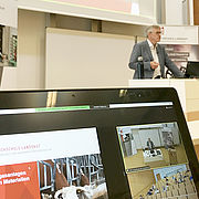 Die Teilnahme an der Veranstaltung war sowohl in Präsenz als auch online möglich.