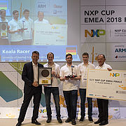 v.l.n.r.: Lars Reger (CTO von NXP Automotive), Georg Zieglmaier, Michael Fink, Benedikt Forstner, Jürgen Weyer (Vice President Automotive Sales NXP - EMEA)