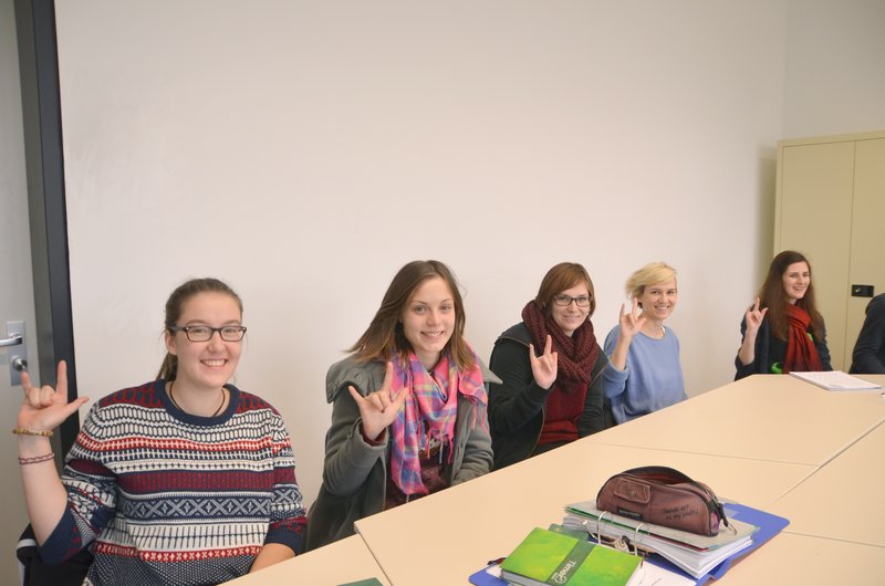 Bereits seit gut einem Jahr gibt es Gebärdensprachkurse im Rahmen des Studium Generale an der Hochschule Landshut