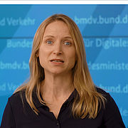 Bei ihrem virtuellen Grußwort, Daniela Kluckert, Parlamentarische Staatssekretärin  beim Bundesminister für Digitales und Verkehr.
