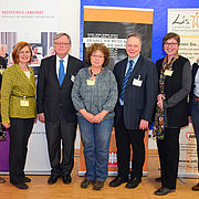 Das Organisationsteam und die Hauptredner der Fachtagung: (v.l. Johanna Heinrich (Caritas-Frauenhaus Landshut), Karin Boerboom (Gleichstellungsbeauftragte Landkreis Landshut), Prof. Dr. Ludwig Salgo (Universität Frankfurt), Angelika Hirsch (AWO-Frauenhau