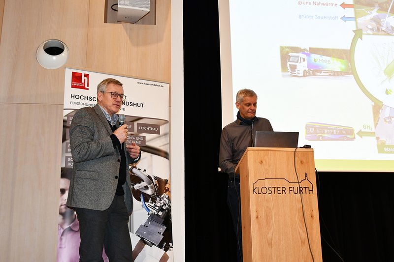 Veranstaltungsinitiator Prof. Dr. Josef Hofmann (Hochschule Landshut) moderierte die anschließende Dieskussionsrunde.
