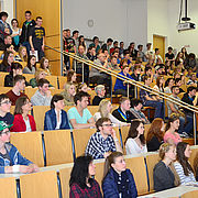 Rund 900 Studieninteressierte, Eltern und Lehrer waren am Studieninformationstag 2015 der Hochschule Landshut zu Gast