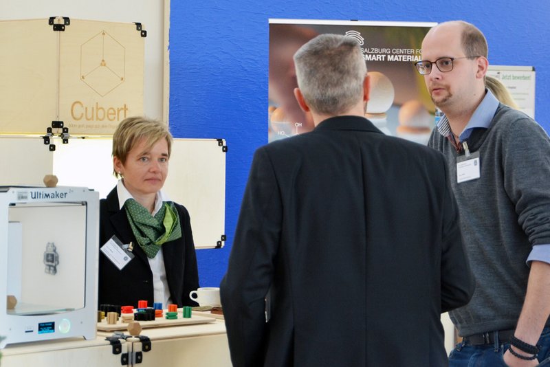 Vertiefte Informationen und Gespräche bot die begleitende Fachausstellung des 9. LLC.