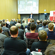 „Das Web ist der Treiber für die Industrie 4.0. Dafür braucht es aber exzellente Logistik“, sagte Joachim Drees von MAN am Dienstag beim Landshuter Unternehmergespräch an der Hochschule Landshut.