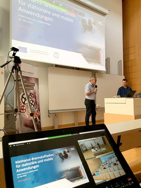 Die Veranstaltung wurde in Präsenz durchgeführt und auch online übertragen, hier Prof. Dr. Josef Hofmann bei der Diskussion.