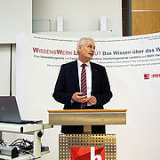 Hochschulpräsident Prof. Dr. Stoffel bei der Begrüßung.