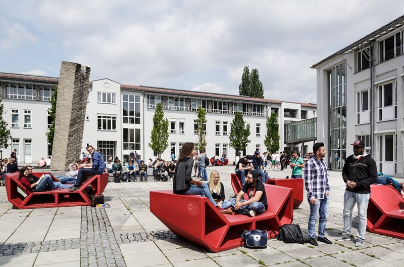 Zum Wintersemester 2015/16 werden wieder weit über 5.000 Studierende den Campus der Hochschule Landshut beleben