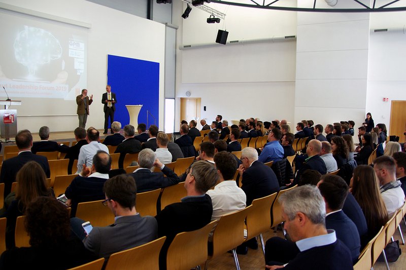 Lebhafte Diskussion im Anschluss an die Vorträge, moderiert von Prof. Dr. Hubertus C. Tuczek. 