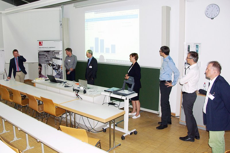 In der abschließenden Diskussion forderte Prof. Dr. med. Johannes Schmidt (Krankenhaus Landshut-Achdorf, links) passende Rahmenbedingungen.
