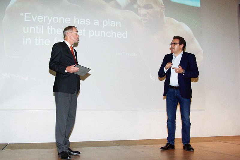 Stefan Stroh gab Einblicke in die Digitalisierungsstrategie der Deutschen Bahn, hier in der Diskussion mit Prof. Dr. Tuczek.