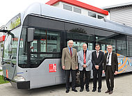 (v. l. n. r.): Präsident Prof. Dr. Karl Stoffel, Prof. Dr. Detlev Maurer (Fakultät Maschinenbau), Institutsgründer Prof. Dr. Ralph Pütz und Kanzler Dr. Johann Rist bei der Eröffnung.