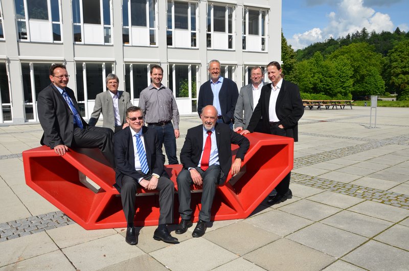 stehend v.l.: Dr. Martin Hainfellner, Geschäftsführer Signum Bildtechnik; Klaus Schwan, technische Leitung des Projektes, Hochschule Landshut; Martin Schwarzbauer, PCO AG; Dr. Gerhard Holst, Forschungsabteilungsleiter PCO AG; Dr. Thomas Weber, technisch
