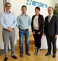 Netzwerk-Partner enders Ingenieure GmbH mit Geschäftsführer Dr. Lothar Enders und Fabian Zehtner mit Caroline Eberl und Prof. Dr. Holger Timinger vom Netzwerk Medizintechnik, Hochschule Landshut.
