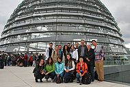 Studierende der Hochschule Landshut mit dem Bundestagsabgeordneten Dr. Thomas Gambke (Bündnis 90/Die Grünen, hintere Reihe 3. Von rechts)