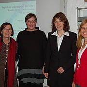 Die Gleichstellungsbeauftragten von Stadt und Landkreis Landshut Margarete Paintner (li) und Karin Boerboom (re), die Hochschulfrauenbeauftragte Prof. Dr. Bettina Kühbeck und Prof. Dr. Barbara Thiessen von der Fakultät Soziale Arbeit veranstalten gemein