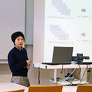 Forschungsergebnisse präsentiert hier Hanning Liang (Hochschule Landshut).