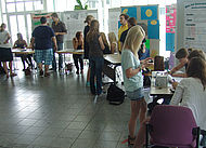 Im Lichthof der Hochschule präsentierten die Studenten/innen die Ergebnisse der Projektwerkstätten.