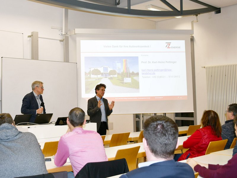 Prof. Dr. Josef Homann moderierte die anschließende Diskussion in der Prof. Dr. Karl-Heinz Pettinger die vielen interessierten Fragen beantwortete.