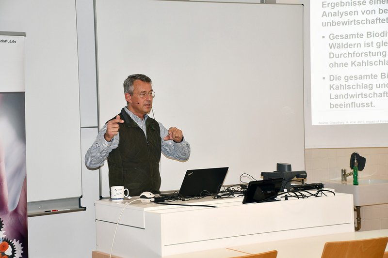 Die große Bedeutung von Holzenergie betonte Prof Dr. Hubert Röder (Hochschule Weihenstephan-Triesdorf) in seinem Vortrag.
