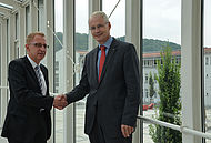 Prof. Dr. Stoffel begrüßt Dr. Rist als neuen Kanzler der Hochschule Landshut.