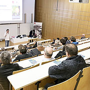 Regisseur Frank Farenski bei seiner Einführung vor der Filmvorführung.