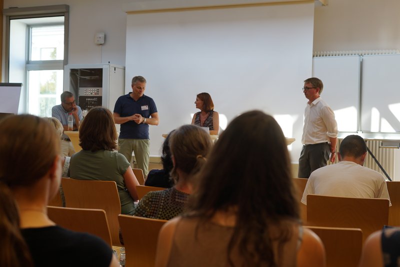 Fachtagung "Social Impact". Podiumsdiskussion. Auf dem Podium: Prof. Dr. Christoph Fedke, Bjoern Struewer, Prof. Dr. Karin E. Müller, Dr. Joachim Rock (v. l. n. r.)