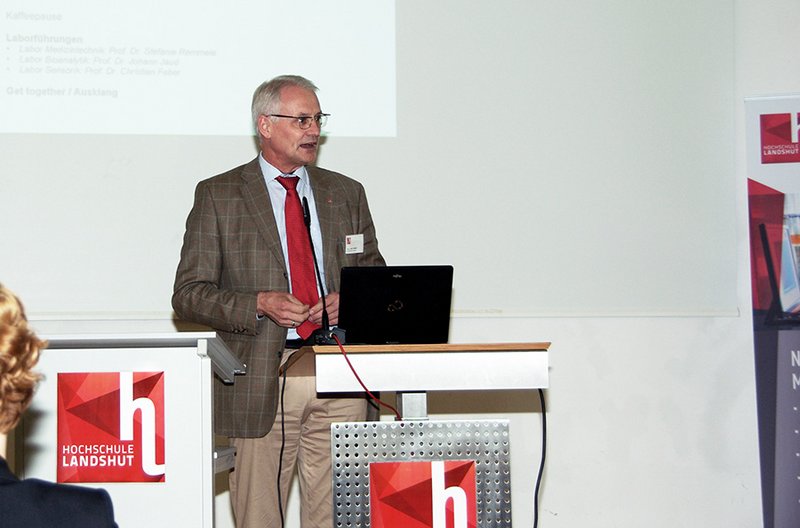 Hochschulpräsident Prof. Dr. Karl Stoffel bei der Begrüßung der Teilnehmer.