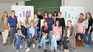 Die Teilnehmerinnen der Forschungswerkstatt mit Prof. Dr. Eva Wunderer (hinten rechts) und Dr. Inken Tremel (hinten links).