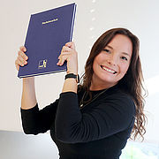 Auf dem Arbeitsmarkt ist die Nachfrage nach den Landshuter Absolventinnen und Absolventen auf sehr hohem Niveau