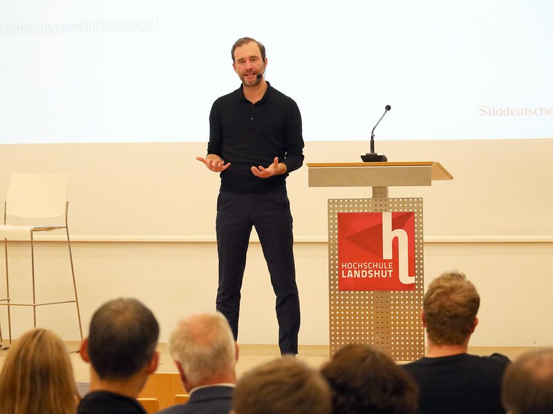 Die Transformation der Medienbranche durch KI erläuterte Johannes Hauner (Süddeutsche Zeitung Digitale Medien GmbH).