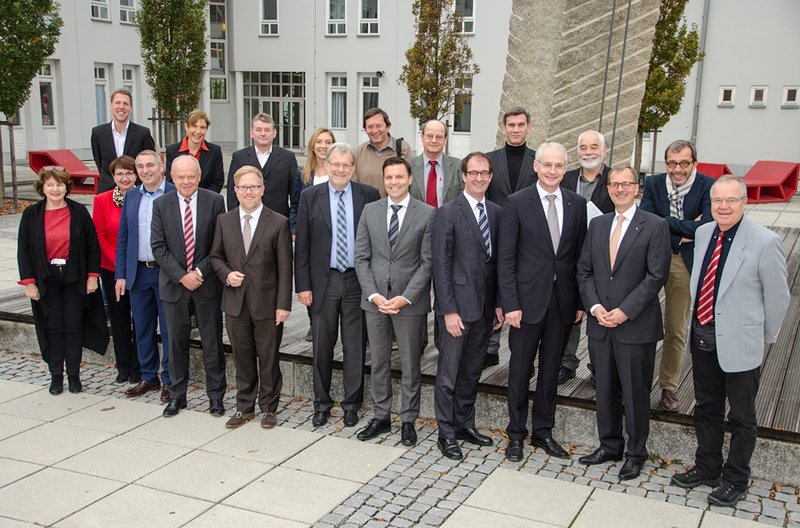 Am Freitag begrüßte der Hochschulrat der Hochschule Landshut fünf neue Mitglieder und wählte einen neuen Vorsitzenden
