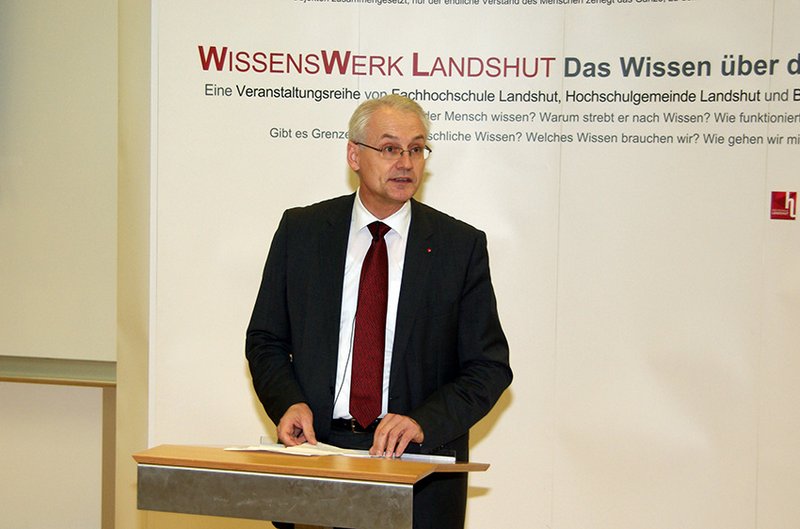 Den Wert des Wissenswerks Landshut betonte Hochschulpräsident Prof. Dr. Stoffel bei seiner Begrüßung.