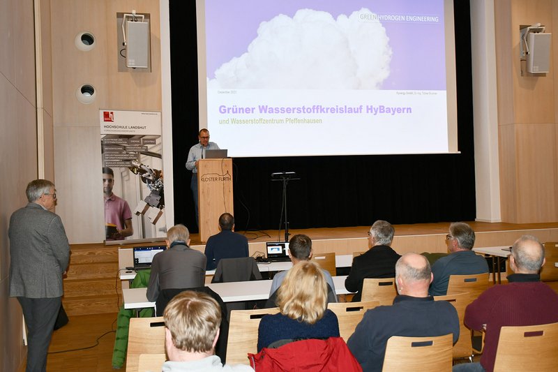 Hochschulvizepräsident Prof. Dr. Marcus Jautze freute sich über die Veranstaltung in Furth, einer Vorzeigegemeinde bei der Energiewende.